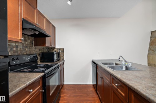 #5 100 Heron Point Cl, Rural Wetaskiwin County, AB - Indoor Photo Showing Kitchen With Double Sink