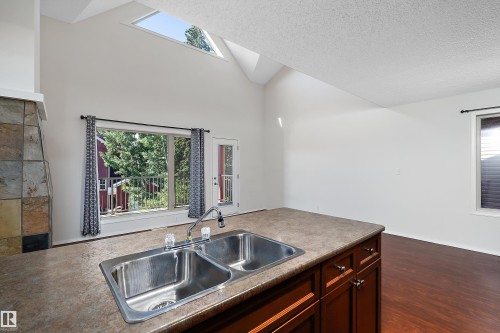 #5 100 Heron Point Cl, Rural Wetaskiwin County, AB - Indoor Photo Showing Kitchen With Double Sink
