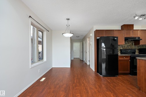#5 100 Heron Point Cl, Rural Wetaskiwin County, AB - Indoor Photo Showing Kitchen
