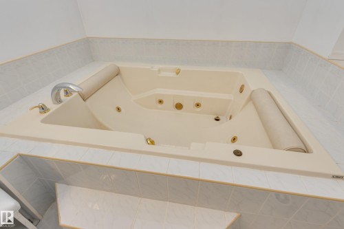 4335 47 Street, Edmonton, AB - Indoor Photo Showing Bathroom