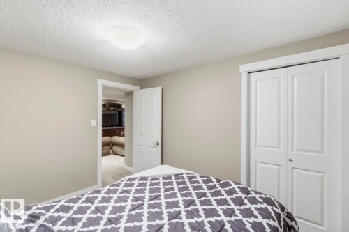 Neutral-toned walls complement white trim and a ceiling-mounted light fixture - 4007 45 Street, Stony Plain, AB 