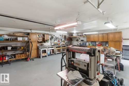 Spacious garage with light gray flooring - 4007 45 Street, Stony Plain, AB 