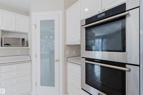1641 Forbes Way, Edmonton, AB - Indoor Photo Showing Kitchen