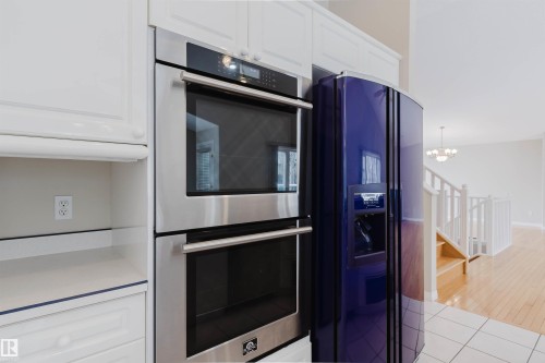 1641 Forbes Way, Edmonton, AB - Indoor Photo Showing Kitchen