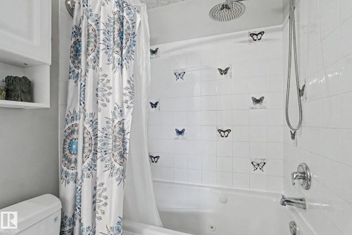 Bathroom featuring a white tiled shower and bathtub combination - 1619 Welbourn Cove, Edmonton, AB 