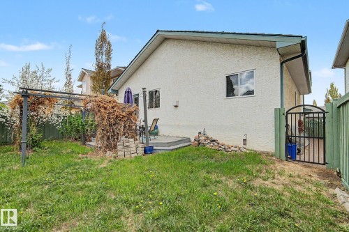 Private backyard featuring a paved patio and a metal pergola structure - 1619 Welbourn Cove, Edmonton, AB 