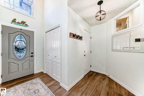 Entryway with wood-finish flooring and a decorative door featuring stained glass - 1619 Welbourn Cove, Edmonton, AB 