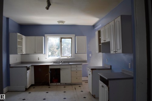 9551 106A Avenue, Edmonton, AB 
