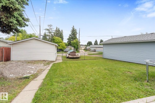 10945 164 Street Nw, Edmonton, AB - Outdoor