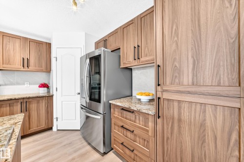 5009 Godson Court, Edmonton, AB 
