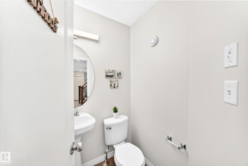 5009 Godson Court, Edmonton, AB 
