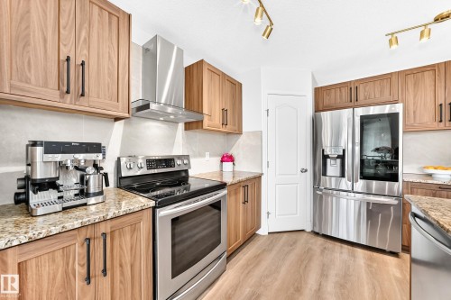 5009 Godson Court, Edmonton, AB 
