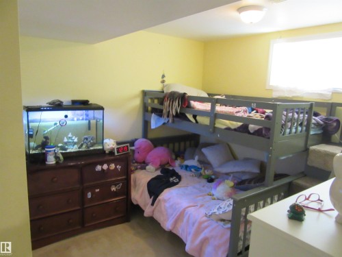 Room with light yellow walls and carpeted flooring - 64 Heatherglen Close, Spruce Grove, AB 