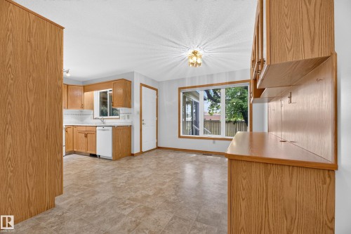 #117 51 Alton Dr, Leduc, AB - Indoor Photo Showing Kitchen
