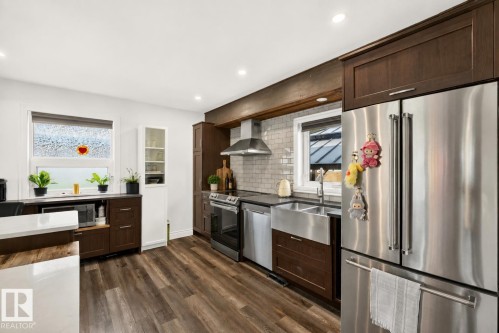 5608 101A Avenue, Edmonton, AB 