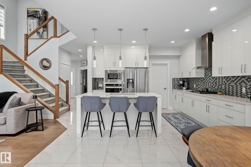 4010 46 Avenue, Beaumont, AB - Indoor Photo Showing Kitchen With Upgraded Kitchen