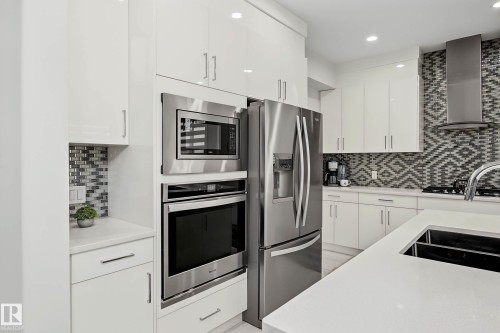 4010 46 Avenue, Beaumont, AB - Indoor Photo Showing Kitchen With Double Sink With Upgraded Kitchen