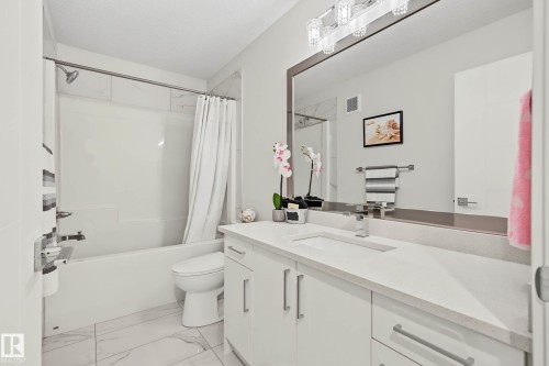 4010 46 Avenue, Beaumont, AB - Indoor Photo Showing Bathroom