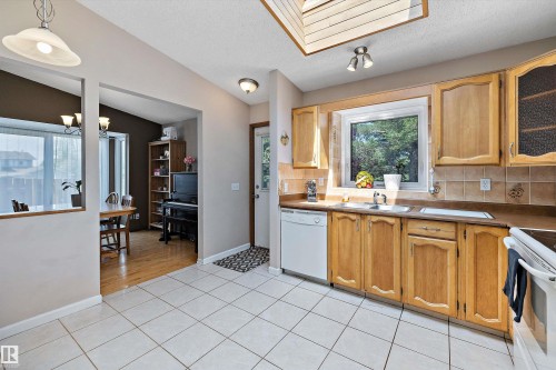 2127 40 Street, Edmonton, AB 