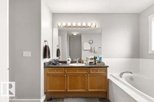 27 Spruce Ridge Drive, Spruce Grove, AB - Indoor Photo Showing Bathroom