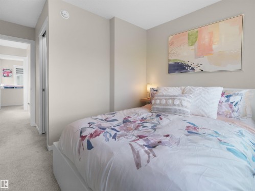 Image quality insufficient for description - 49 17832 78 Street, Edmonton, AB 