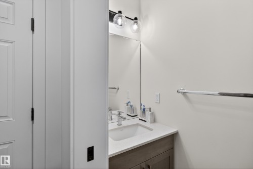 52 Aberdeen Crescent, Sherwood Park, AB - Indoor Photo Showing Bathroom