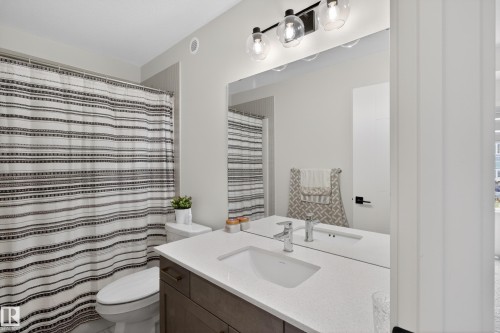52 Aberdeen Crescent, Sherwood Park, AB - Indoor Photo Showing Bathroom
