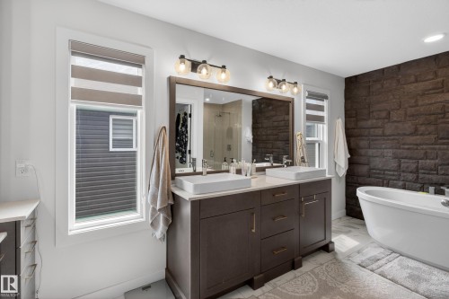 52 Aberdeen Crescent, Sherwood Park, AB - Indoor Photo Showing Bathroom
