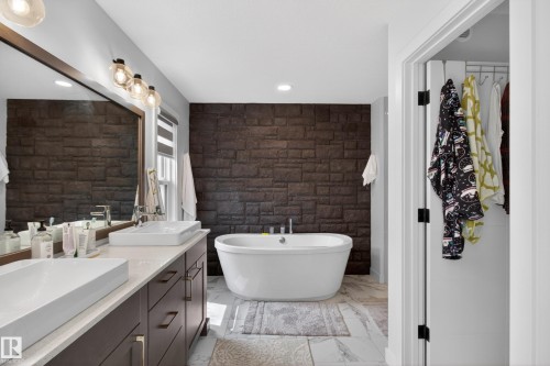 52 Aberdeen Crescent, Sherwood Park, AB - Indoor Photo Showing Bathroom
