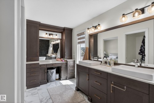 52 Aberdeen Crescent, Sherwood Park, AB - Indoor Photo Showing Bathroom