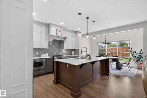 52 Aberdeen Crescent, Sherwood Park, AB - Indoor Photo Showing Kitchen With Upgraded Kitchen