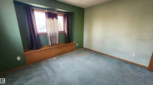 Recessed window with wood-finish sill and built-in storage bench - 2708 44A Avenue, Edmonton, AB 
