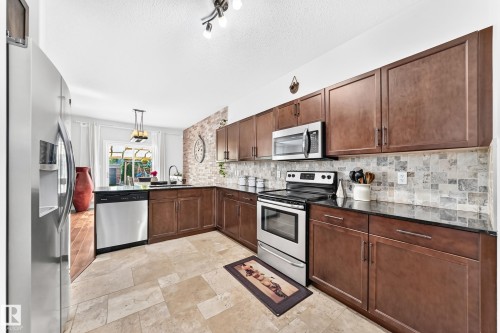 17819 8 Avenue, Edmonton, AB 