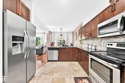17819 8 Avenue, Edmonton, AB 