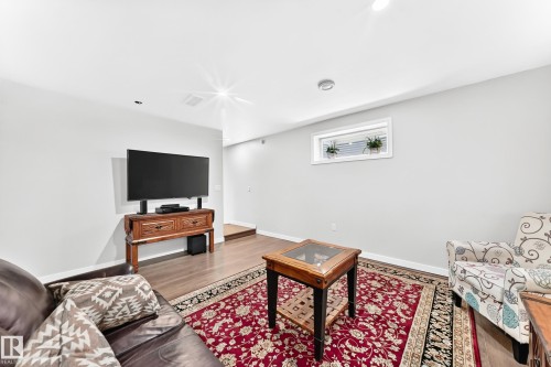17819 8 Avenue, Edmonton, AB 