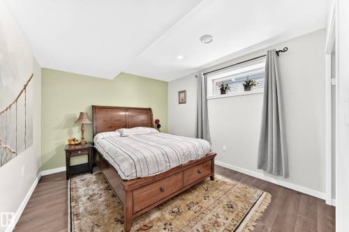 17819 8 Avenue, Edmonton, AB 