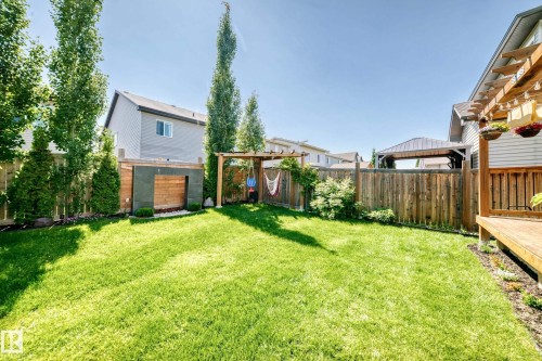 17819 8 Avenue, Edmonton, AB 
