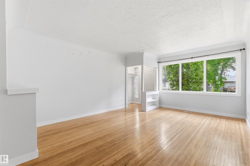 11115 11117 116 Street Nw, Edmonton, AB - Indoor Photo Showing Other Room