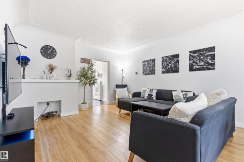 11115 11117 116 Street, Edmonton, AB 