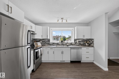 131 Cameron Crescent, Wetaskiwin, AB - Indoor Photo Showing Kitchen With Stainless Steel Kitchen With Double Sink