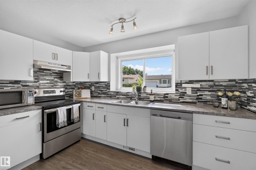 131 Cameron Crescent, Wetaskiwin, AB - Indoor Photo Showing Kitchen With Stainless Steel Kitchen With Double Sink With Upgraded Kitchen