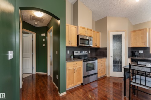 2 604 62 Street, Edmonton, AB - Indoor Photo Showing Kitchen