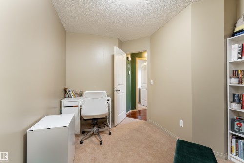 2 604 62 Street, Edmonton, AB - Indoor Photo Showing Office