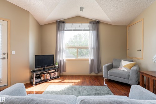 2 604 62 Street, Edmonton, AB - Indoor Photo Showing Living Room