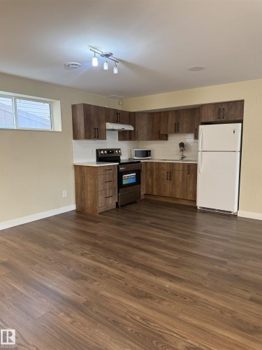 3071 Carpenter Landing Landing Sw, Edmonton, AB - Indoor Photo Showing Kitchen