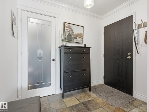 Entryway featuring variegated slate tile flooring and crown molding - 301 10003 87 Avenue, Edmonton, AB - Indoor Photo Showing Other Room