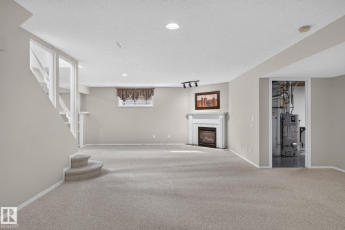 2 Keating Point(E), St. Albert, AB 