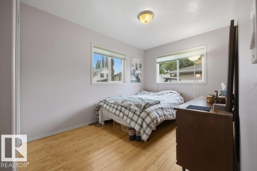 9530 122 Avenue Nw, Edmonton, AB - Indoor Photo Showing Bedroom