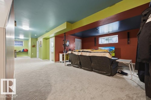 9530 122 Avenue Nw, Edmonton, AB - Indoor