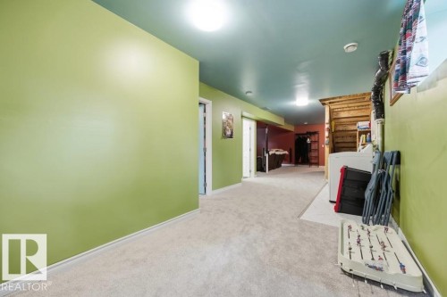 9530 122 Avenue Nw, Edmonton, AB - Indoor Photo Showing Other Room